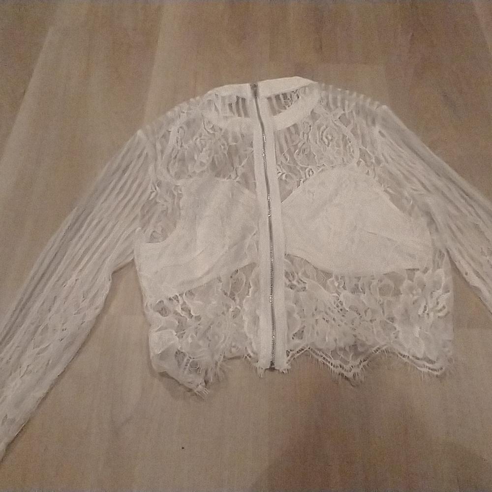 Flirty feminine peekaboo short crop lace white top - Picture 7 of 7